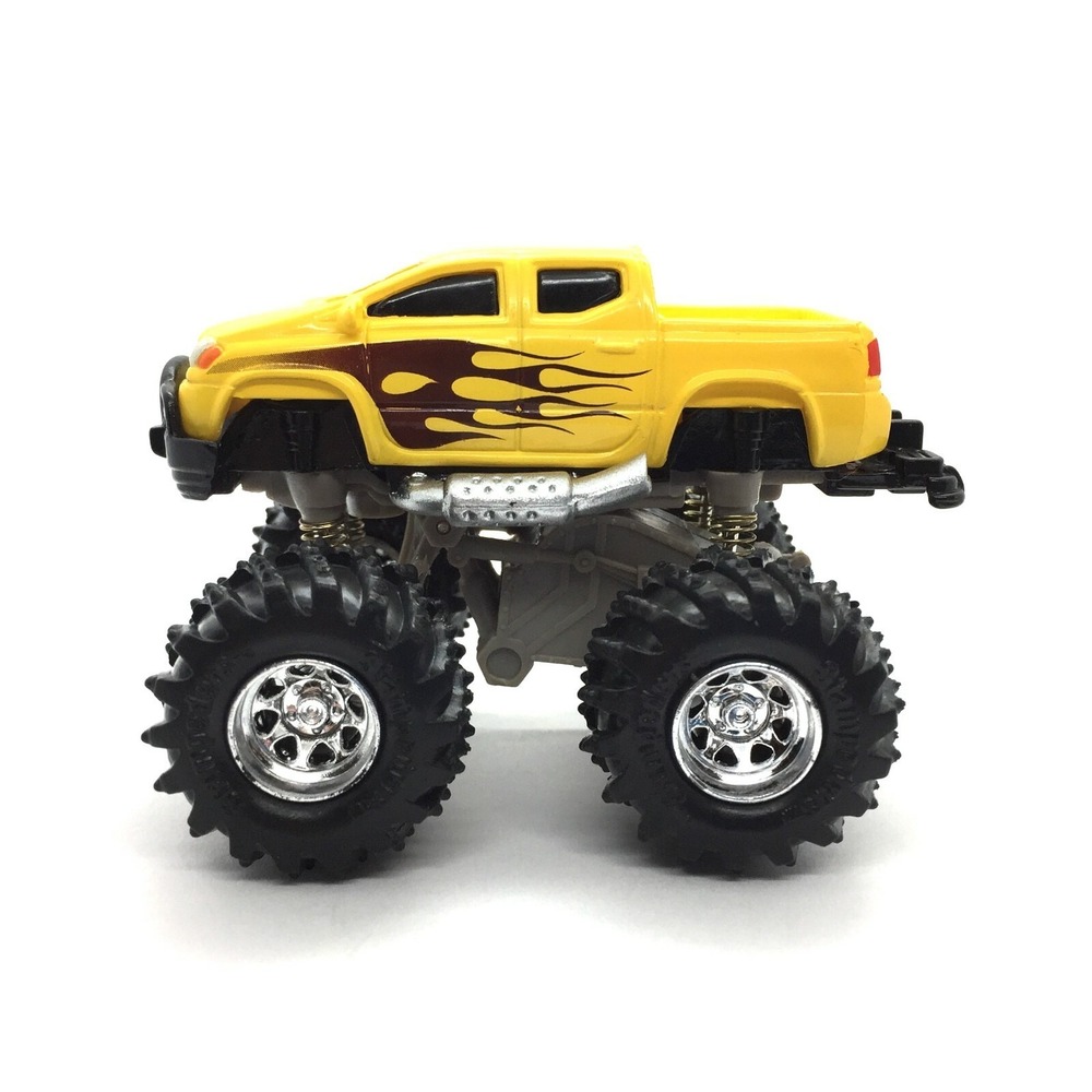 Muscle Machines Pull Back Hi-Rev Dodge 4x4 Lifted Truck 1/64 Working Suspension - Picture 4 of 8